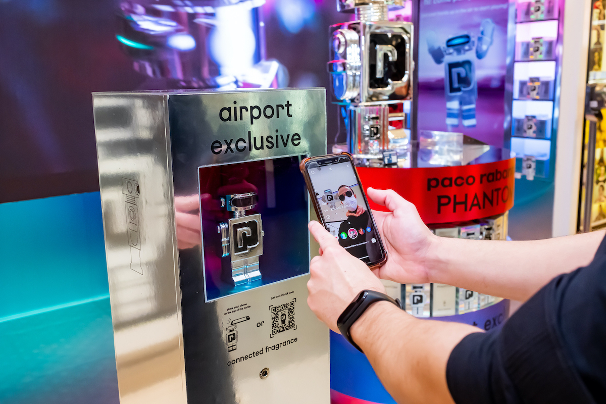 Never seen before in the fragrance world, Phantom’s robot-shaped flacon is the world’s first connected bottle. By placing their phone on top of the bottle, consumers have access to exclusive content including interactive filters, personalised playlists, augmented reality and interactive games